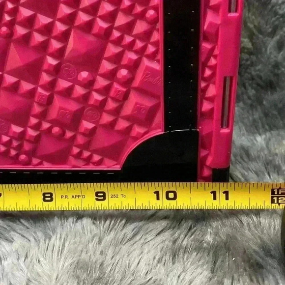 2011 Mattel Barbie Fashionista Wardrobe Carrying Case, with 4  Barbies - Picture 16 of 16